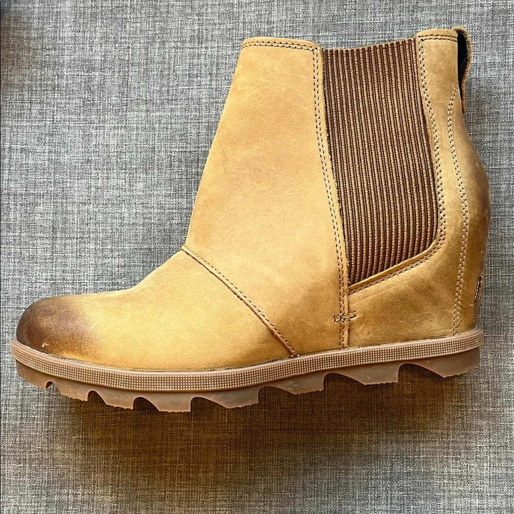SOREL Joan of Arctic Wedge II Chelsea Leather Boots Slip-On Tan 10.5